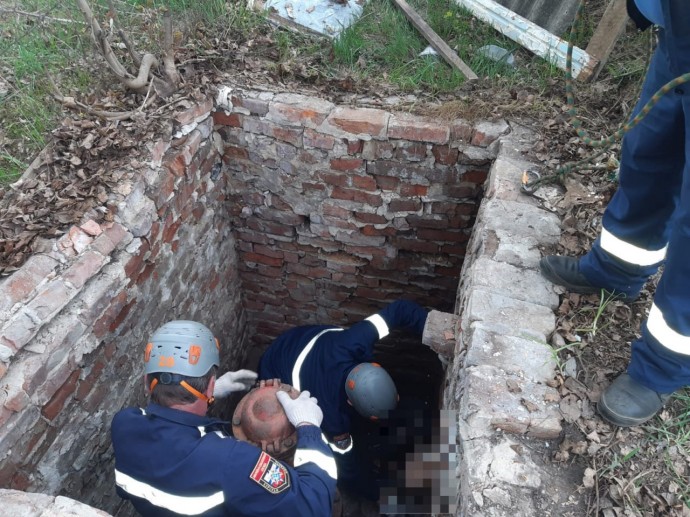 В Курском районе из коллектора извлекли тело мужчины