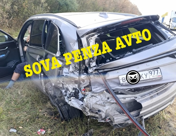 Серьезное ДТП на трассе М5 в Пензенской области: фургон врезался в легковушку Серьезное ДТП на трассе М5 в Пензенской области: фургон врезался в легковушку