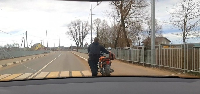 В Новгородском округе идут рейды по несовершеннолетним мотолюбителям