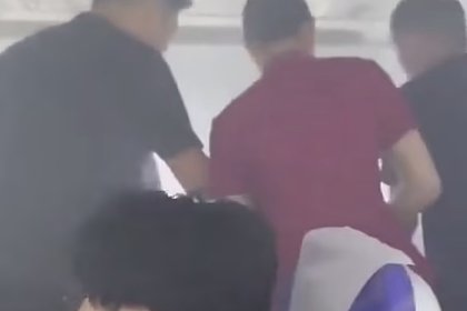 Паника в салоне самолета после взрыва на борту попала на видео