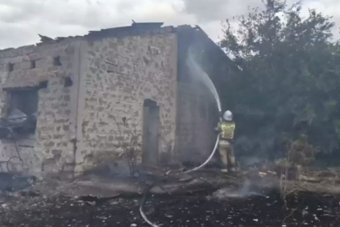 В Джанкойском районе горела кровля склада