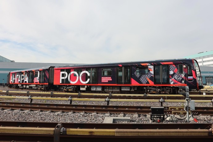 «Космический» поезд начал курсировать на Большой кольцевой линии метро