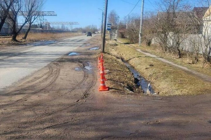 В Чудово улетел в кювет 19-летний водитель «Фольксвагена»