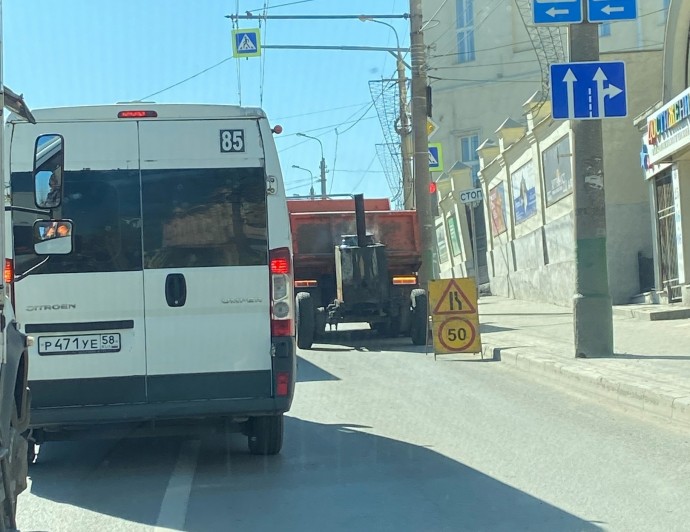 В центре Пензы образовалась пробка из-за дорожных работ