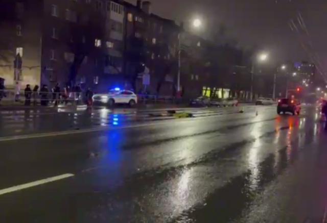 В Уфе два Nissan насмерть сбили стоявшую посреди дороги женщину В Уфе два Nissan насмерть сбили стоявшую посреди дороги женщину