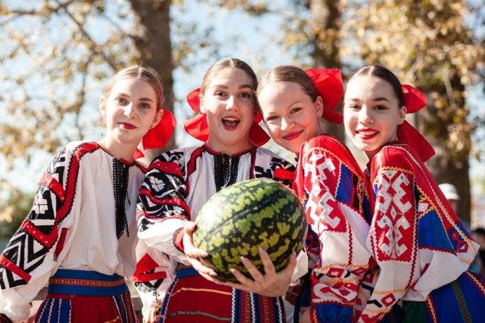 Фестиваль народной кухни, музыки и ремесел «На Тихой Сосне» прошел в Белгородской области
