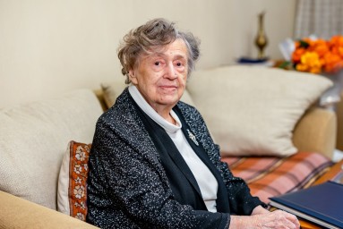 Собянин поздравил с 100-летием бывшего директора школы № 68 Надежду Алексееву