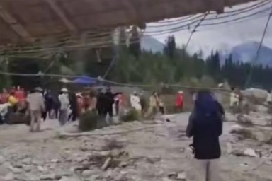 В Китае из-за аварии на подвесном мосту погибли пять человек