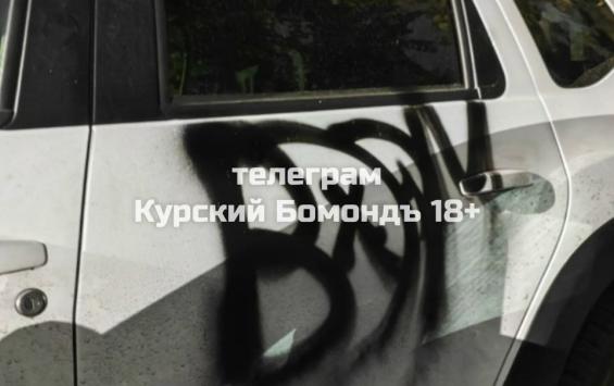 Полиция проверяет инцидент с разрисованными автомобилями у Курской областной больницы