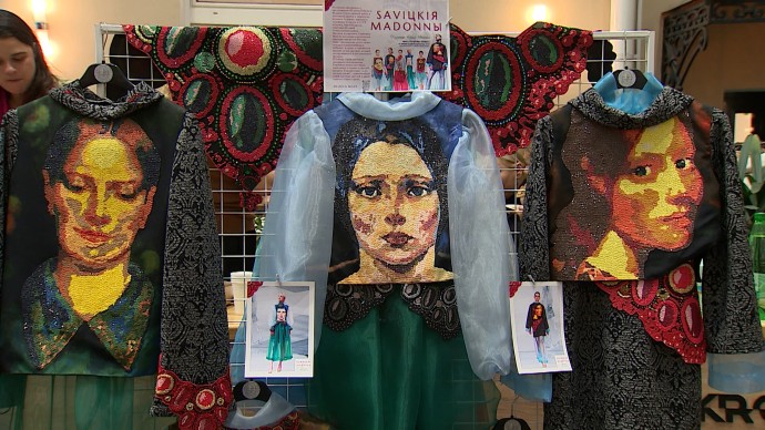 На форуме в Петербурге представили коллекции, вдохновлённые образом Деда Мороза На форуме в Петербурге представили коллекции, вдохновлённые образом Деда Мороза