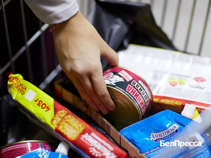 Белгородские волонтёры собирают продуктовые наборы для жителей приграничья Белгородские волонтёры собирают продуктовые наборы для жителей приграничья