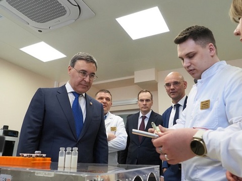 Министр науки и высшего образования РФ Валерий Фальков, находясь в Саранске, осмотрел лаборатории Центра развития биотехнологий и медицины