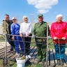 В санатории Башкирии пожилая пара посадила 80 сосен в честь 80-летия Победы