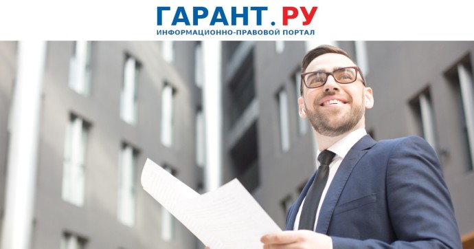 Работодатель должен выплатить работнику годовую премию при отмене взыскания