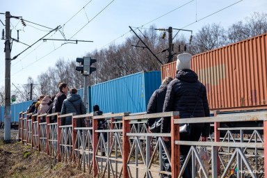На переезде в Нововятском районе поезд насмерть сбил мужчину