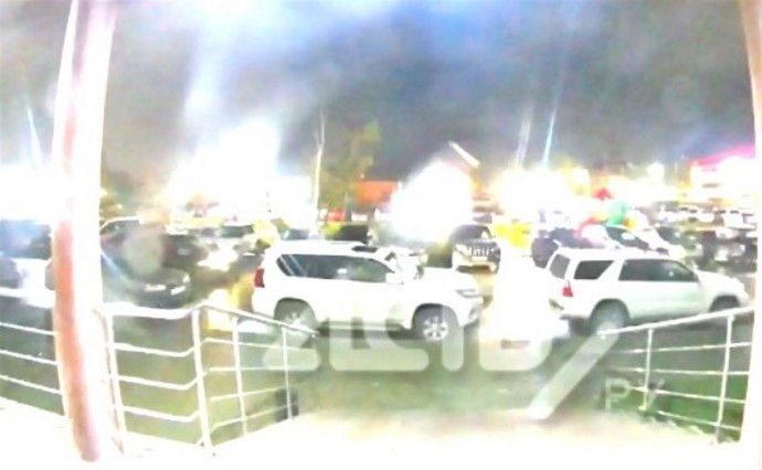 Неизвестный врезался в припаркованный внедорожник и скрылся с места ДТП в Южно-Сахалинске Неизвестный врезался в припаркованный внедорожник и скрылся с места ДТП в Южно-Сахалинске