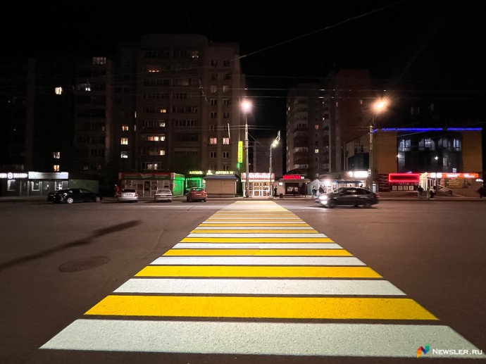 В Кировской области установят пять проекционных «зебр» возле школ В Кировской области установят пять проекционных «зебр» возле школ