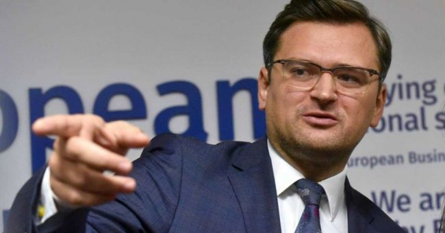 Бывшего главу МИД Украины Кулебу с пьяненькой женой застукали на концерте