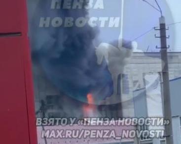 Крупный пожар на хлебокомбинате в Пензенской области: сгорело две тонны семечек