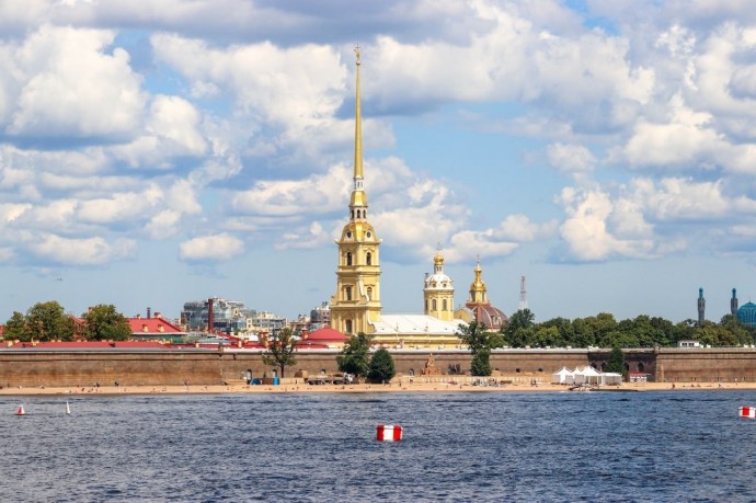 Реставрация Комендантского кладбища завершится к осени 2025 года