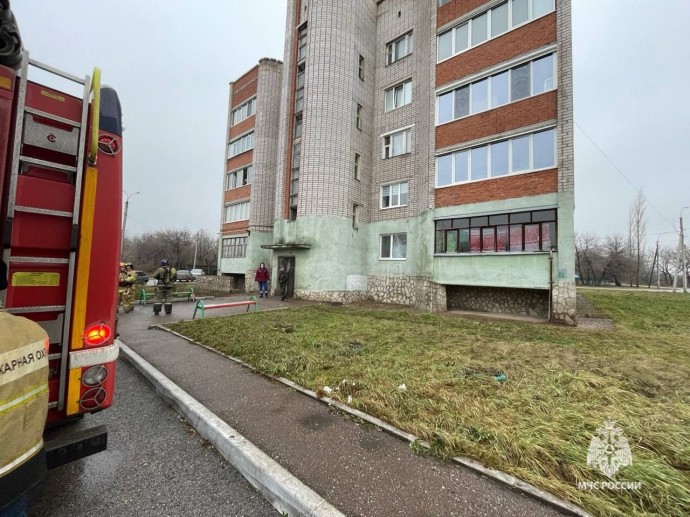 В городе Башкирии пожарные эвакуировали жильцов пятиэтажки В городе Башкирии пожарные эвакуировали жильцов пятиэтажки