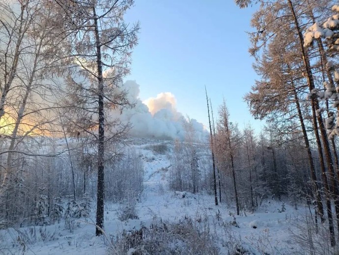 На мусорном полигоне Якутске после пожара сохраняется задымление