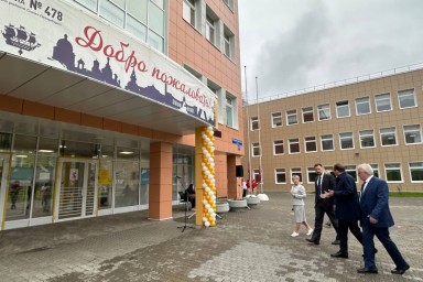В самой крупной школе Красногвардейского района прозвенел последний звонок