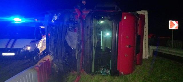 На пересечении двух федеральных трасс в Башкирии опрокинулась фура На пересечении двух федеральных трасс в Башкирии опрокинулась фура