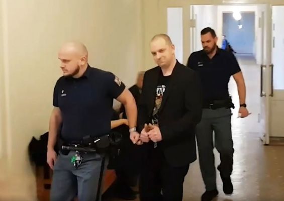 В Праге судят чеха, напавшего с ножом на белоруса, которого принял за украинца В Праге судят чеха, напавшего с ножом на белоруса, которого принял за украинца