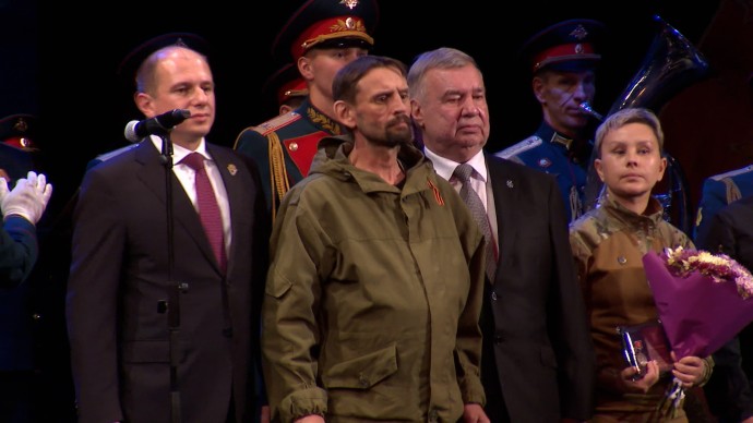 В Петербурге вручили памятные знаки участникам спецоперации В Петербурге вручили памятные знаки участникам спецоперации