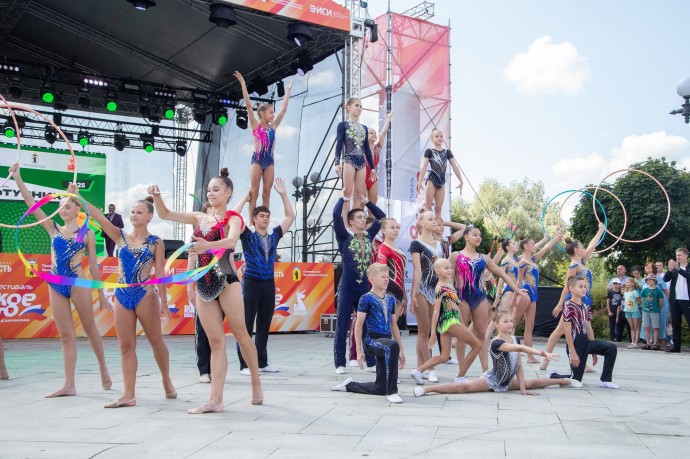 Сбер организовал семейную площадку на Дне физкультурника в Ярославле