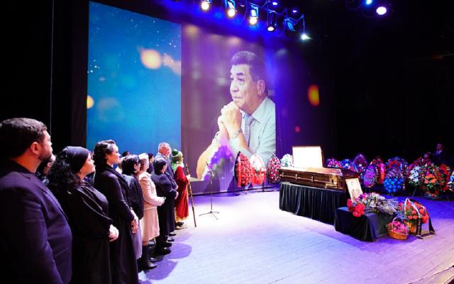 В Уфе простились с актером и режиссером Олегом Хановым В Уфе простились с актером и режиссером Олегом Хановым