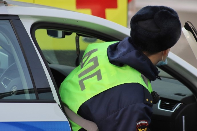 ВАЗ и грузовик «SHACMAN» столкнулись на одной из улиц Копейска ВАЗ и грузовик «SHACMAN» столкнулись на одной из улиц Копейска