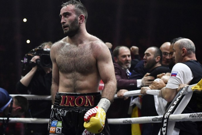 Гассиев отправил Пулева в нокаут и завоевал титул регулярного чемпиона WBA