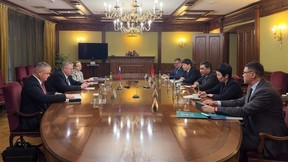 Алексей Оверчук провёл встречу с Первым заместителем Председателя Кабинета министров Киргизской Республики Данияром Амангельдиевым Алексей Оверчук провёл встречу с Первым заместителем Председателя Кабинета министров Киргизской Республики Данияром Амангельдиевым