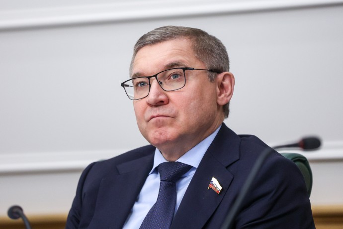 Первый вице-спикер СФ Якушев передал 100 мотоциклов в зону СВО