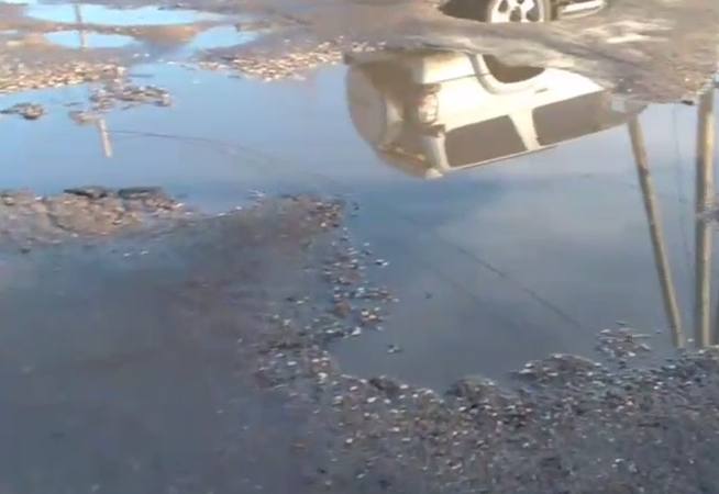 Жители города в Бурятии страдают от разбитых дорог