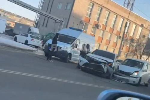 В Благовещенске в ДТП на Театральной пострадал водитель Toyota Funcargo