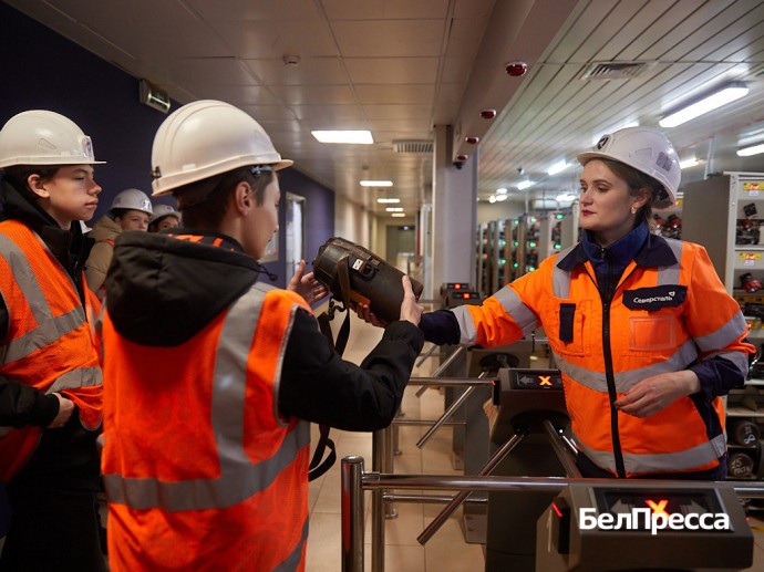 С фонариком на лбу. Почему школьникам полезны экскурсии на Яковлевский ГОК С фонариком на лбу. Почему школьникам полезны экскурсии на Яковлевский ГОК