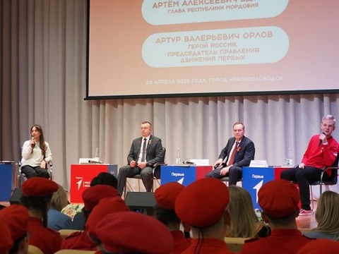 Артём Здунов и Артур Орлов встретились со школьниками Краснослободска