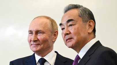 Путин проводит встречу с главой МИД КНР Ван И
