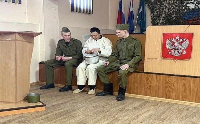 Осужденные южно-сахалинского СИЗО-1 сыграли разведчиков в постановке "Сын полка"