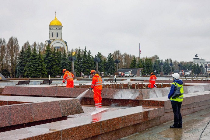 Фонтанный комплекс на Поклонной горе промоют после зимы