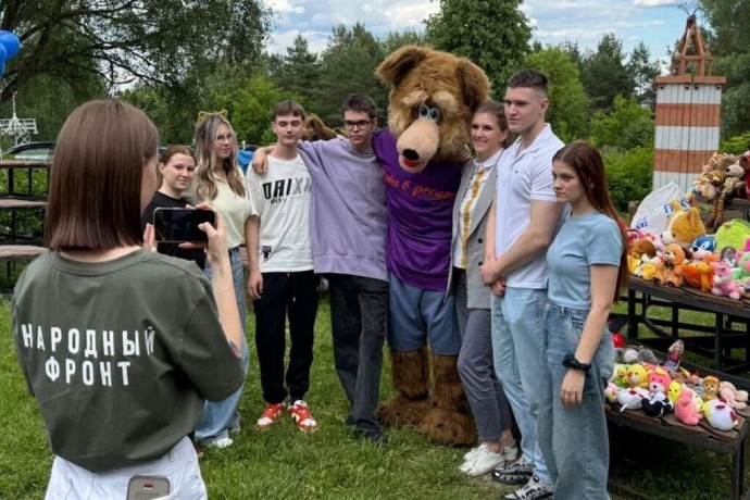 Народный фронт провел праздник для юных брянцев с ограниченными возможностями здоровья Народный фронт провел праздник для юных брянцев с ограниченными возможностями здоровья