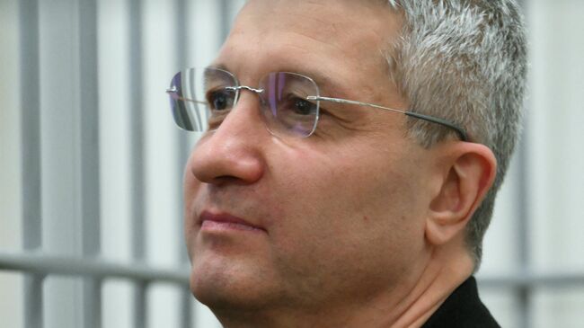 Коммунальщики предприняли пятую попытку взыскать долги с Тимура Иванова Коммунальщики предприняли пятую попытку взыскать долги с Тимура Иванова