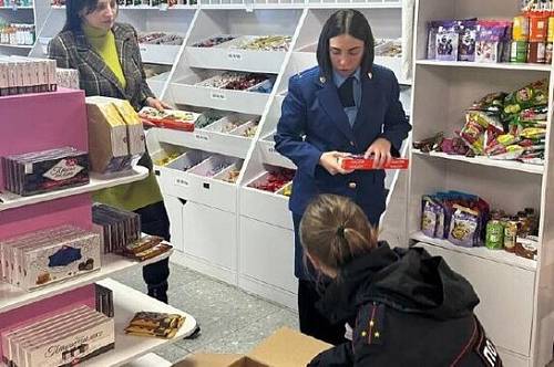 В аэропорту Благовещенска продавали сладости с нарушениями