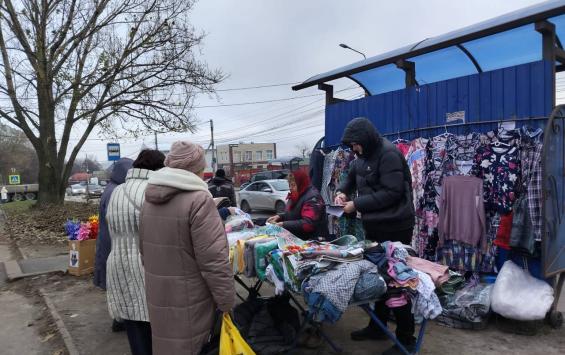 В Курске за два рейда выявили 13 случаев нелегальной уличной торговли В Курске за два рейда выявили 13 случаев нелегальной уличной торговли