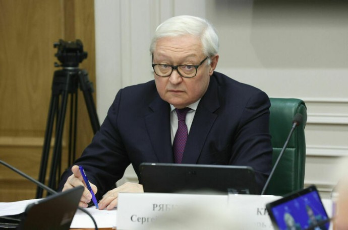 Рябков заявил, что РФ и США продолжают обмен сигналами на рабочем уровне Рябков заявил, что РФ и США продолжают обмен сигналами на рабочем уровне