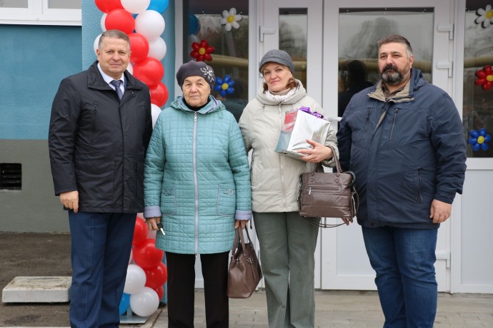 Жители поселка Семибратово получили ключи от новых квартир Жители поселка Семибратово получили ключи от новых квартир