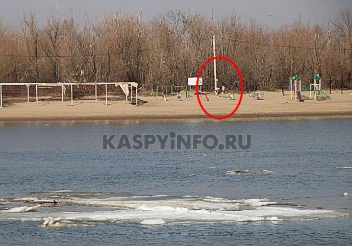 Астраханцы сегодня потянулись на городской пляж